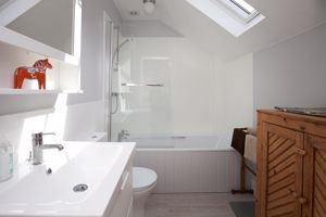 4 Magdalene Lane_Ensuite- click for photo gallery